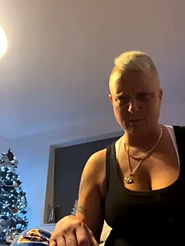 Snapshot of Bendoverbetty3 chatting on 21, 12, 2025 Bendoverbetty3 online show from 21, 12, 2025