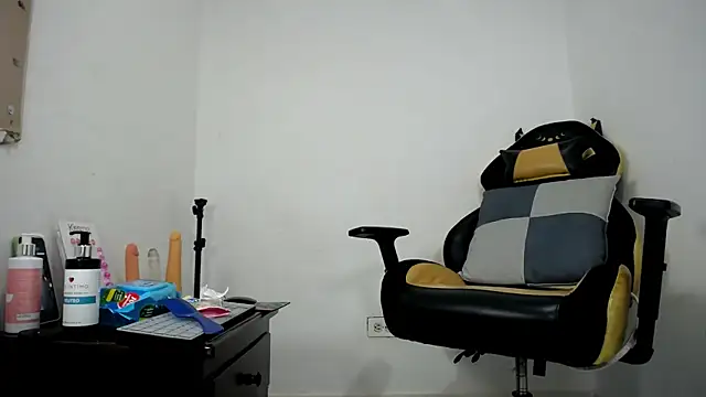 Snapshot of dhany_her chatting on 29, 5, 2026 dhany her online show from 29, 5, 2026