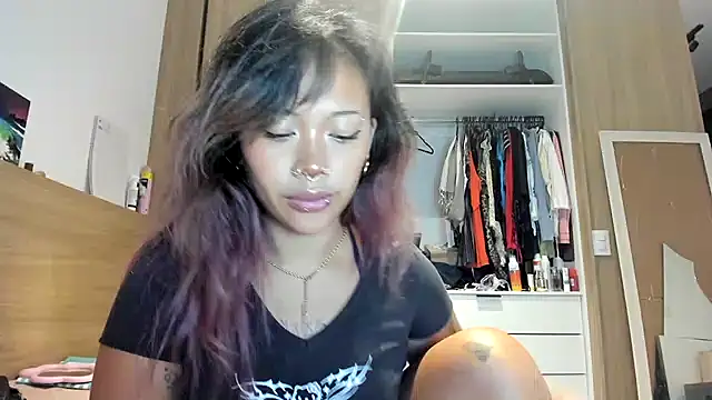 Snapshot of heavenngirlyy444 chatting on 18, 12, 2025 heavenngirlyy444 online show from 18, 12, 2025