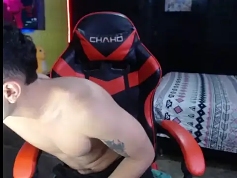 Snapshot of JustynAle2025 chatting on 19, 12, 2025 JustynAle2025 online show from 19, 12, 2025