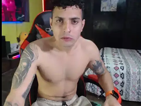 Snapshot of JustynAle2025 chatting on 22, 12, 2025 JustynAle2025 online show from 22, 12, 2025