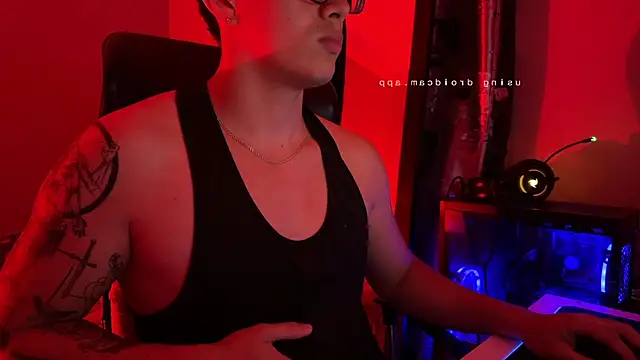 Snapshot of edwinsalvator chatting on 18, 12, 2025 edwinsalvator online show from 18, 12, 2025