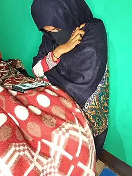 Snapshot of QWEEN7B chatting on 21, 12, 2025 QWEEN7B online show from 21, 12, 2025