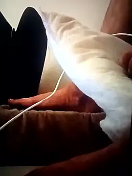 Snapshot of cazzigrossi23 chatting on 18, 12, 2025 cazzigrossi23 online show from 18, 12, 2025