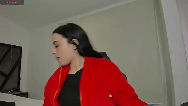 ChannelWhitee  online show from 8, 1, 2026