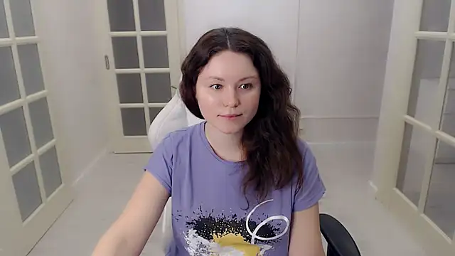 Snapshot of LondonMiley chatting on 20, 12, 2025 LondonMiley online show from 20, 12, 2025