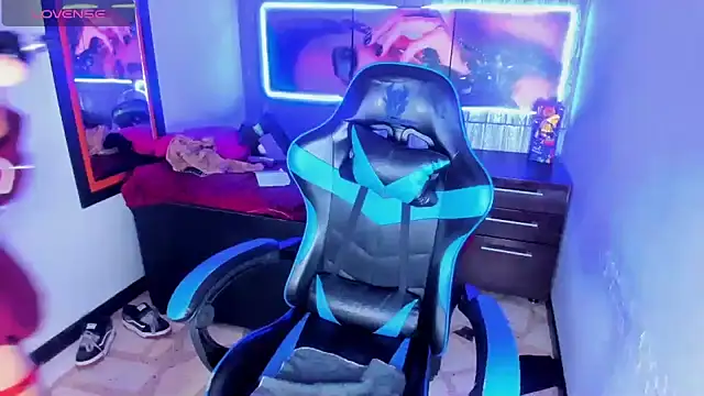 Snapshot of dolly_boob chatting on 7, 1, 2026 dolly boob online show from 7, 1, 2026