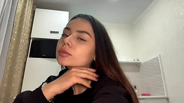 Snapshot of MiloyNoir chatting on 21, 12, 2025 MiloyNoir online show from 21, 12, 2025