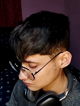 Snapshot of Axell-1997 chatting on 19, 12, 2025 Axell-1997 online show from 19, 12, 2025