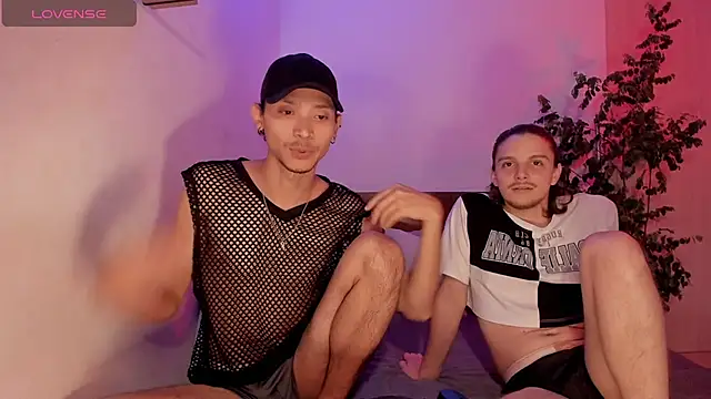 Snapshot of Theo_Damon chatting on 22, 12, 2025 Theo Damon online show from 22, 12, 2025