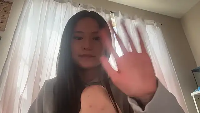 luvvivii online show from 15, 4, 2026