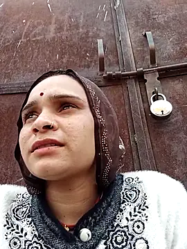 Snapshot of Bharti_thakurr chatting on 21, 12, 2025 Bharti thakurr online show from 21, 12, 2025