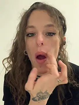 Snapshot of 4lien chatting on 5, 4, 2026 4lien online show from 5, 4, 2026