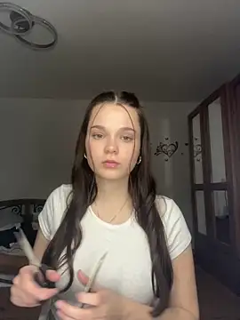 Snapshot of ElenaMariee chatting on 19, 12, 2025 ElenaMariee online show from 19, 12, 2025