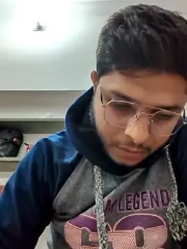 Snapshot of boyzzxzzz chatting on 19, 12, 2025 boyzzxzzz online show from 19, 12, 2025