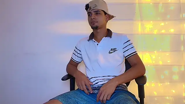 Snapshot of Alejandro_Dirty chatting on 21, 12, 2025 Alejandro Dirty online show from 21, 12, 2025