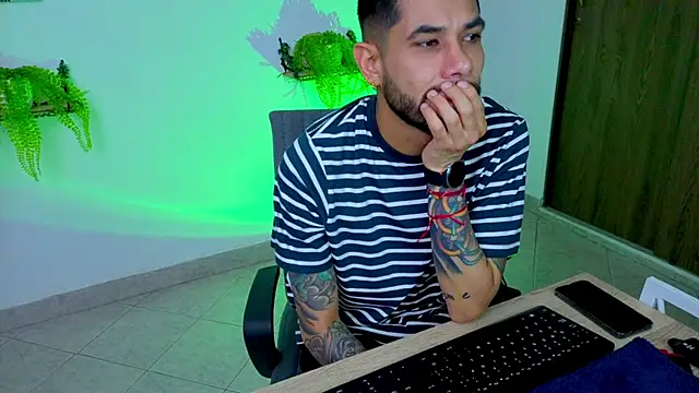 Snapshot of RexLive_Medusa chatting on 20, 12, 2025 RexLive Medusa online show from 20, 12, 2025