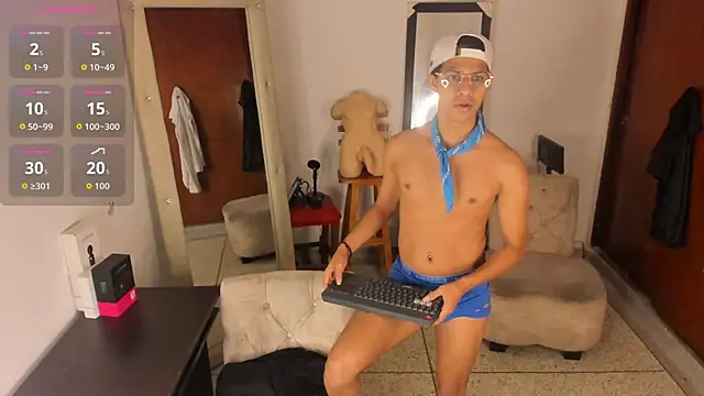 Snapshot of Victor_LatinBoy chatting on 10, 4, 2026 Victor LatinBoy online show from 10, 4, 2026