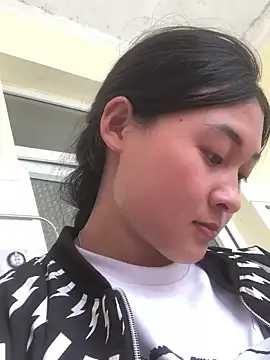 Snapshot of Bayyy-- chatting on 21, 12, 2025 Bayyy-- online show from 21, 12, 2025