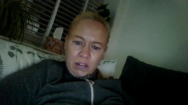 jennyblondeuk online show from 9, 2, 2026