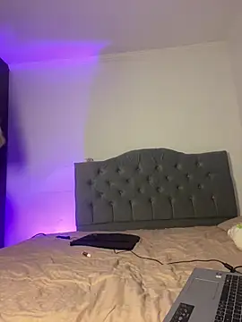 cute emmma online show from 8, 4, 2026