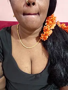 Snapshot of siri_tamiltelugu chatting on 5, 4, 2026 siri tamiltelugu online show from 5, 4, 2026