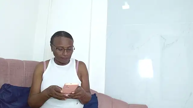 Snapshot of CleopatraIsis chatting on 22, 12, 2025 CleopatraIsis online show from 22, 12, 2025