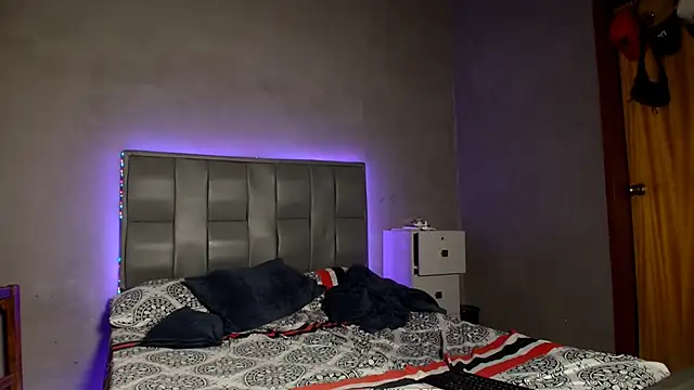 MAXIMILAINO-XXX online show from 4, 2, 2026