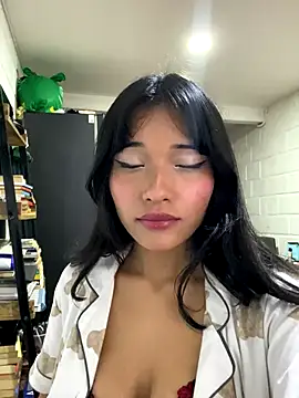 Snapshot of kittylove18_ chatting on 22, 12, 2025 kittylove18 online show from 22, 12, 2025