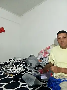 Snapshot of pareja_latina1483 chatting on 9, 1, 2026 pareja latina1483 online show from 9, 1, 2026