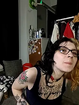 whatevaandissues online show from 13, 4, 2026