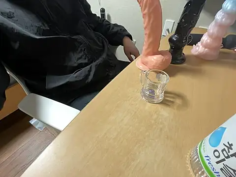 koreanbottom03 online show from 19, 3, 2026