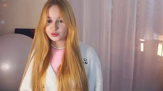 Snapshot of NeliaStarnaud chatting on 22, 12, 2025 NeliaStarnaud online show from 22, 12, 2025