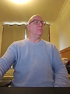 Nudist Aussie Daddy online show from 1, 7, 2026