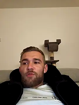 Snapshot of Benjamiinlt chatting on 7, 4, 2026 Benjamiinlt online show from 7, 4, 2026