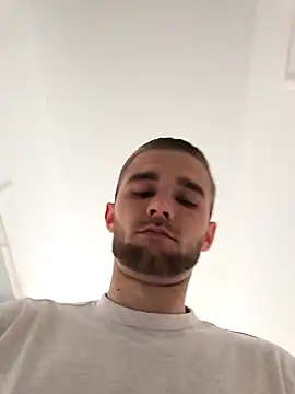 Snapshot of Benjamiinlt chatting on 8, 4, 2026 Benjamiinlt online show from 8, 4, 2026