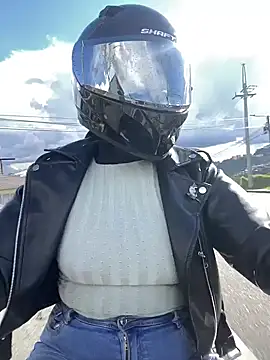 Scarlet auraa online show from 31, 3, 2026