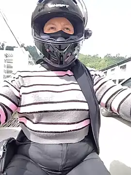 Scarlet auraa online show from 15, 4, 2026