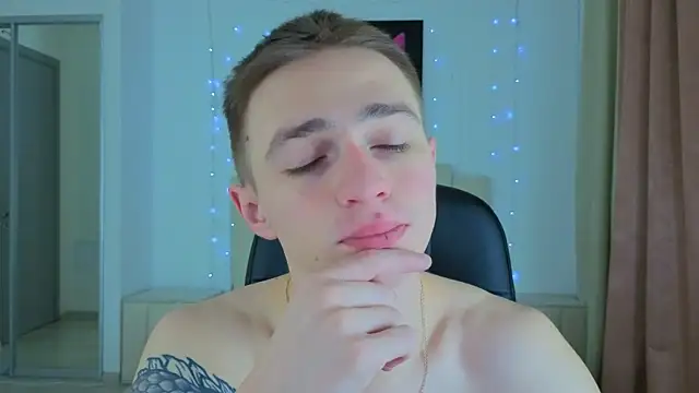 Snapshot of LEO__MILLER chatting on 7, 1, 2026 LEO MILLER online show from 7, 1, 2026