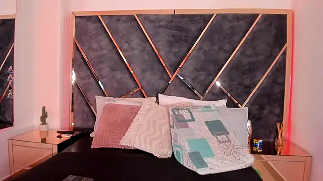 Chloe Connor online show from 6, 2, 2026