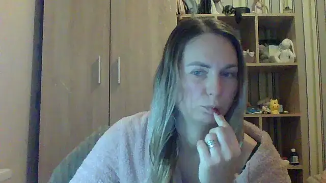 VikiLove765 online show from 31, 1, 2026