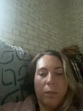 VikiLove765 online show from 4, 2, 2026