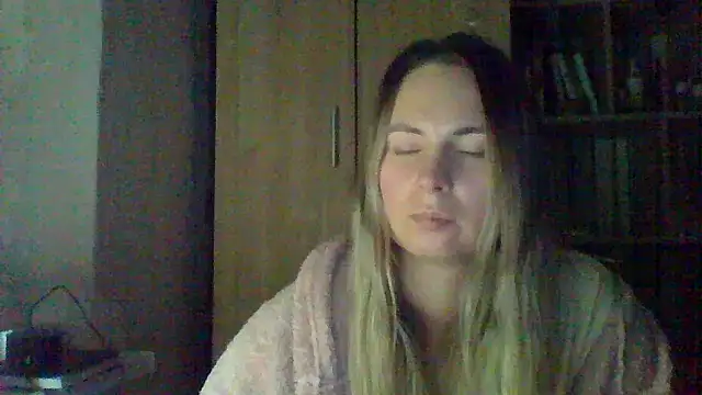 VikiLove765 online show from 26, 2, 2026