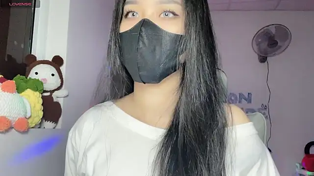 Snapshot of Tieu-May chatting on 7, 7, 2026 Tieu-May online show from 7, 7, 2026