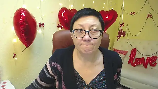 Snapshot of EmilyL0ve chatting on 6, 2, 2026 EmilyL0ve online show from 6, 2, 2026