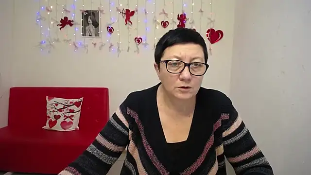 Snapshot of EmilyL0ve chatting on 9, 2, 2026 EmilyL0ve online show from 9, 2, 2026