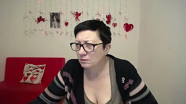 Snapshot of EmilyL0ve chatting on 12, 2, 2026 EmilyL0ve online show from 12, 2, 2026