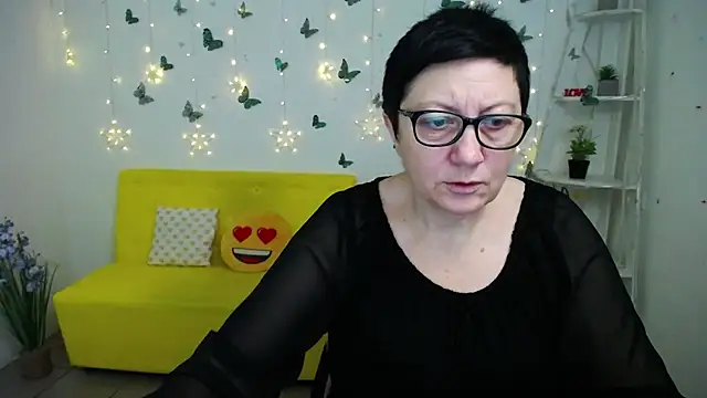 Snapshot of EmilyL0ve chatting on 21, 2, 2026 EmilyL0ve online show from 21, 2, 2026