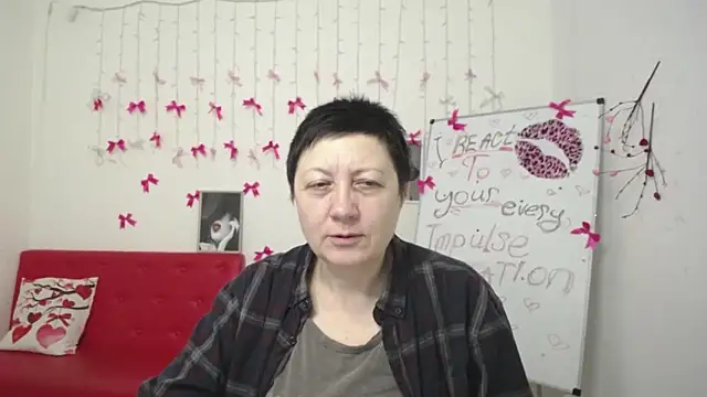 EmilyL0ve online show from 10, 3, 2026