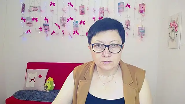 EmilyL0ve online show from 8, 5, 2026